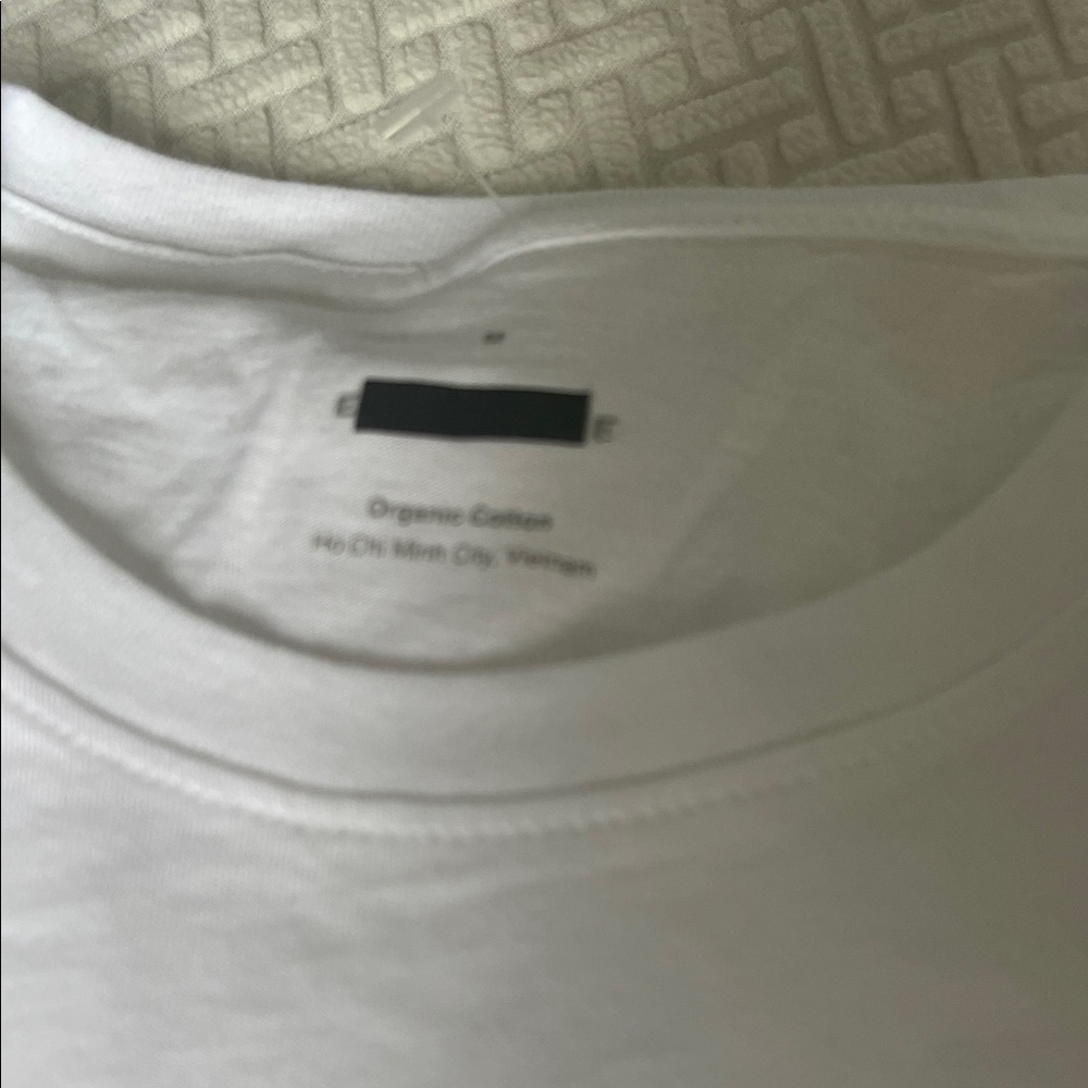 2 Everlane Slim Fit Crewneck White and Black Short Sleeve Tees, new - Picture 5 of 7